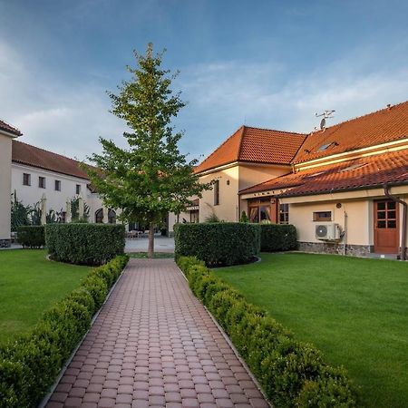 Chateau Krakovany Exteriör bild
