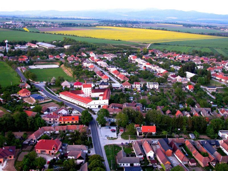 Chateau Krakovany Exteriör bild