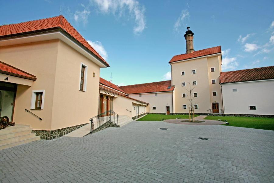 Chateau Krakovany Exteriör bild