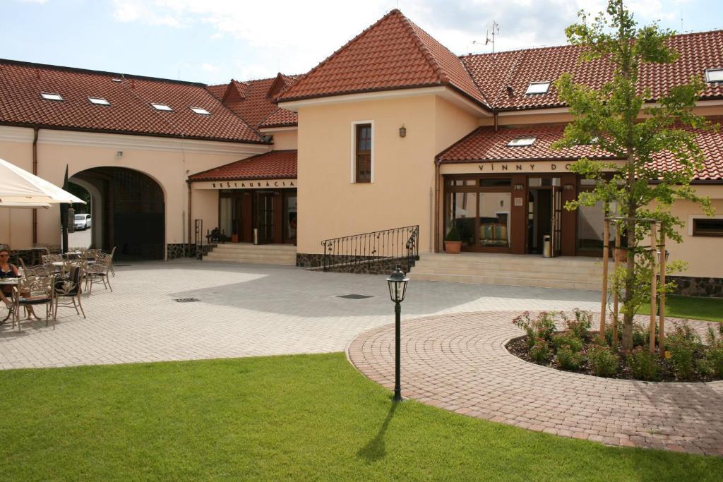 Chateau Krakovany Exteriör bild