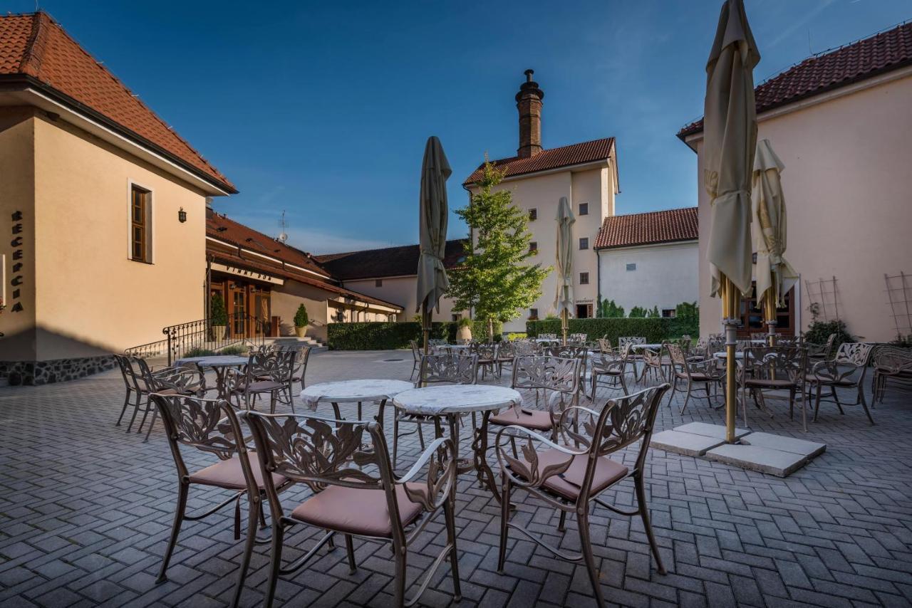Chateau Krakovany Exteriör bild