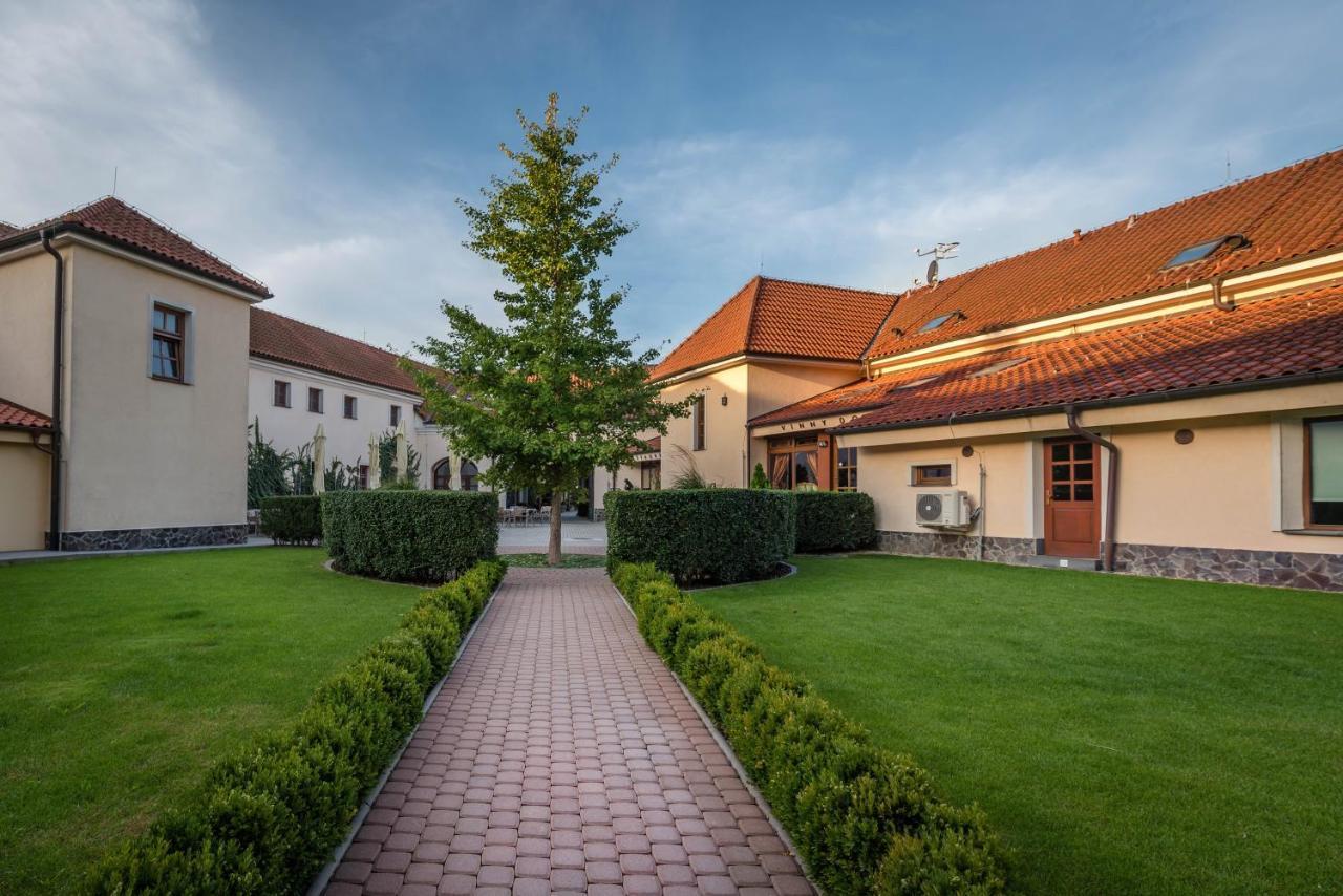Chateau Krakovany Exteriör bild